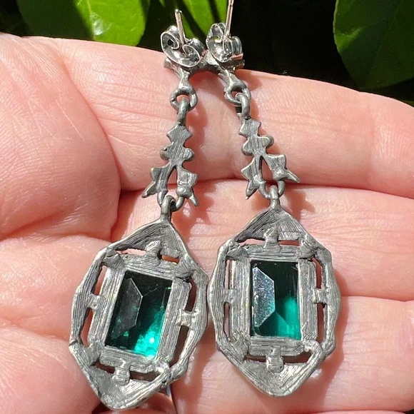 VINTAGE ART DECO STYLE EMERALD GREEN COLOR PASTE DANGLE DROP LONG EARRINGS